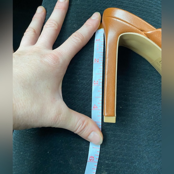 New Express heels, Size 6. SUPER SOFT AND COMFY SHOES! - Picture 3 of 3